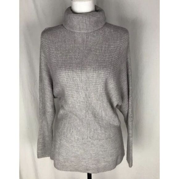 Express Womens Gray Dolman Sleeve Turtle Neck Pullover Sweater Size SP - Picture 4 of 6